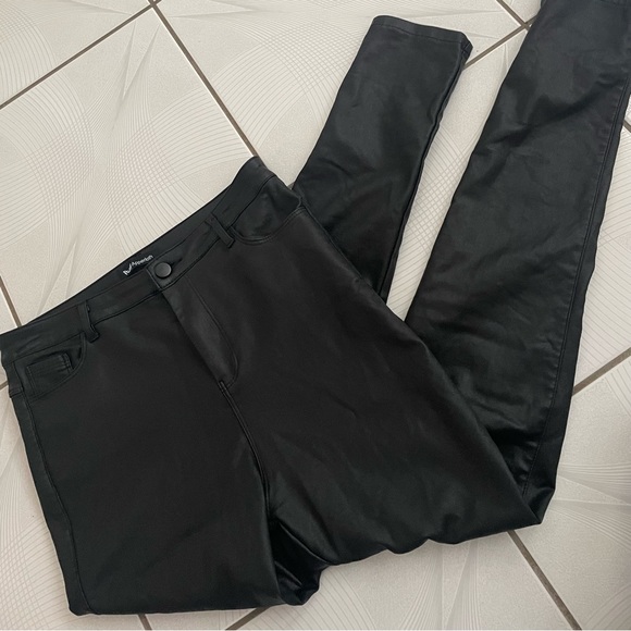 “Leather” Lookalike Pants | Size S - Picture 4 of 6